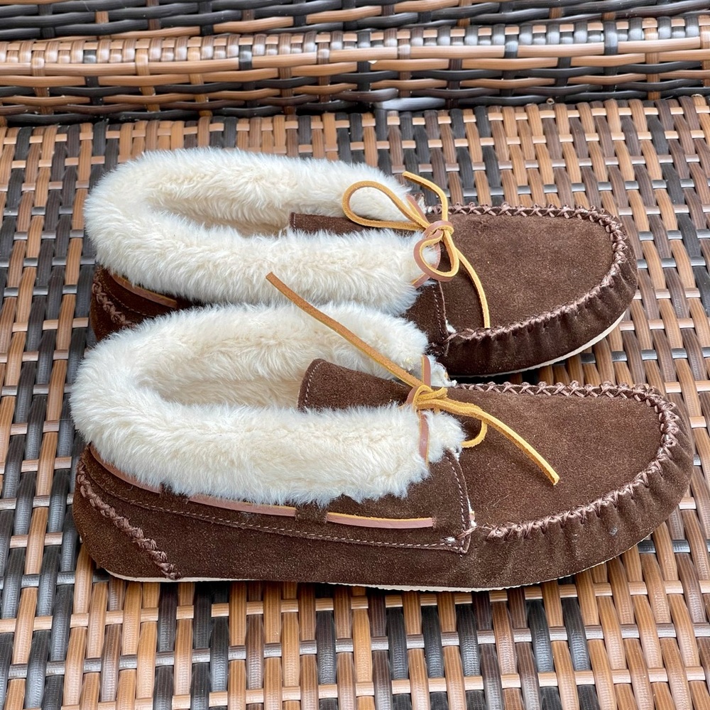 MINNETONKA Women’s Bootie Slipper size 11